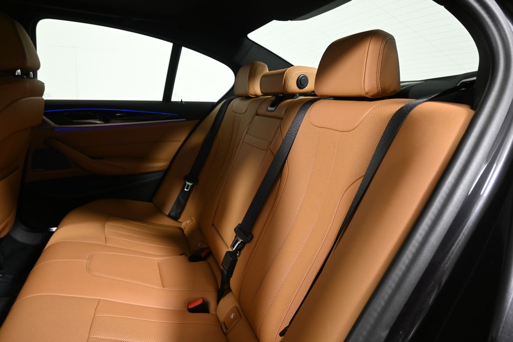 Thumbnail: 2023 BMW 5 Series - 4