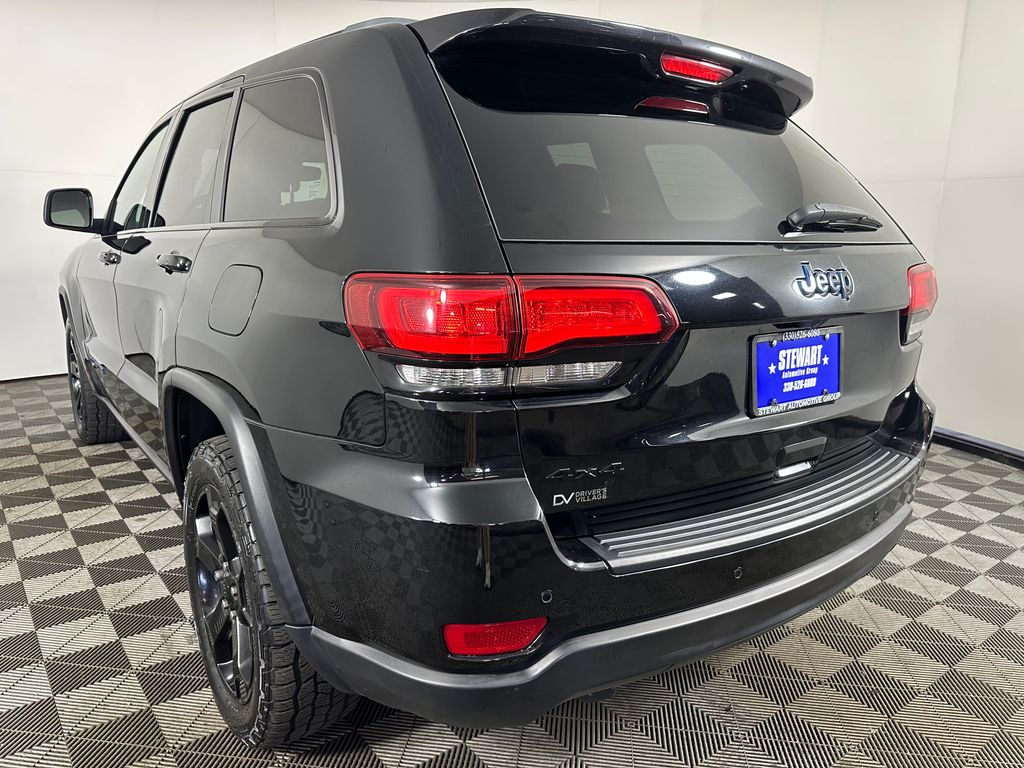 Photo 3 of 2018 Jeep Grand Cherokee Laredo