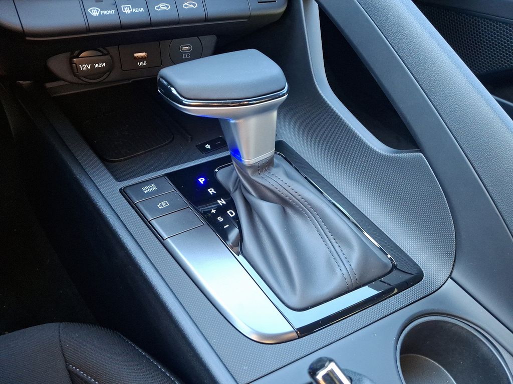 2025 Hyundai Elantra Sport 8