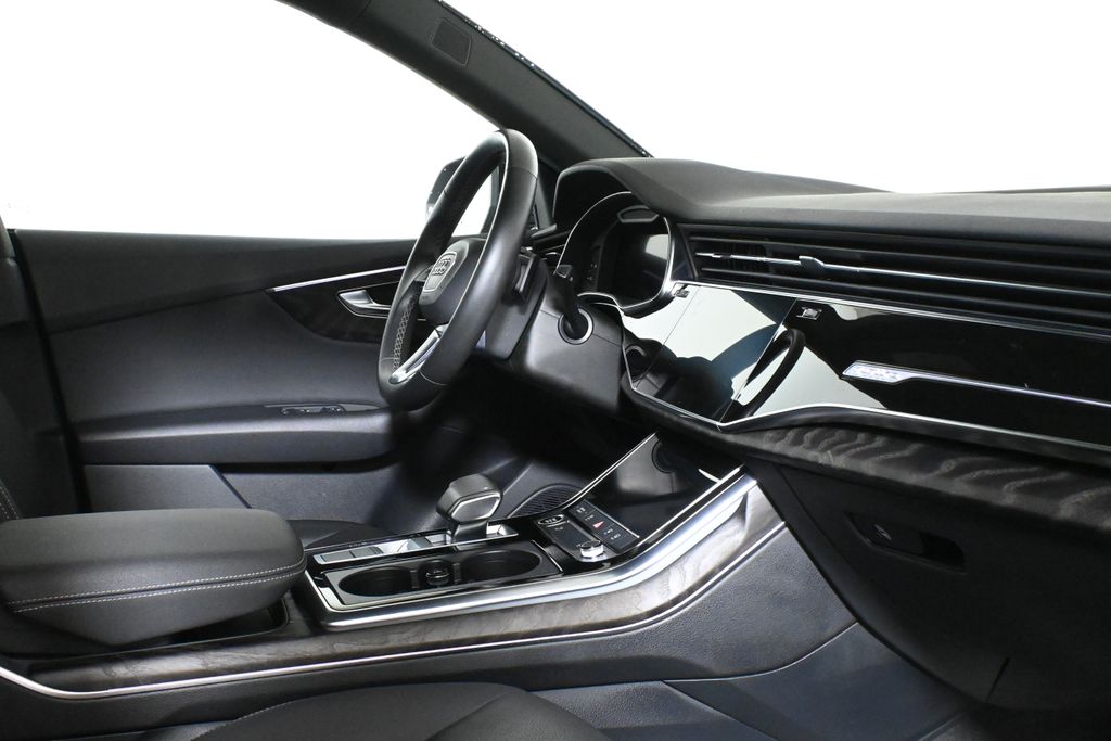 Thumbnail: 2021 Audi Q8 - 32