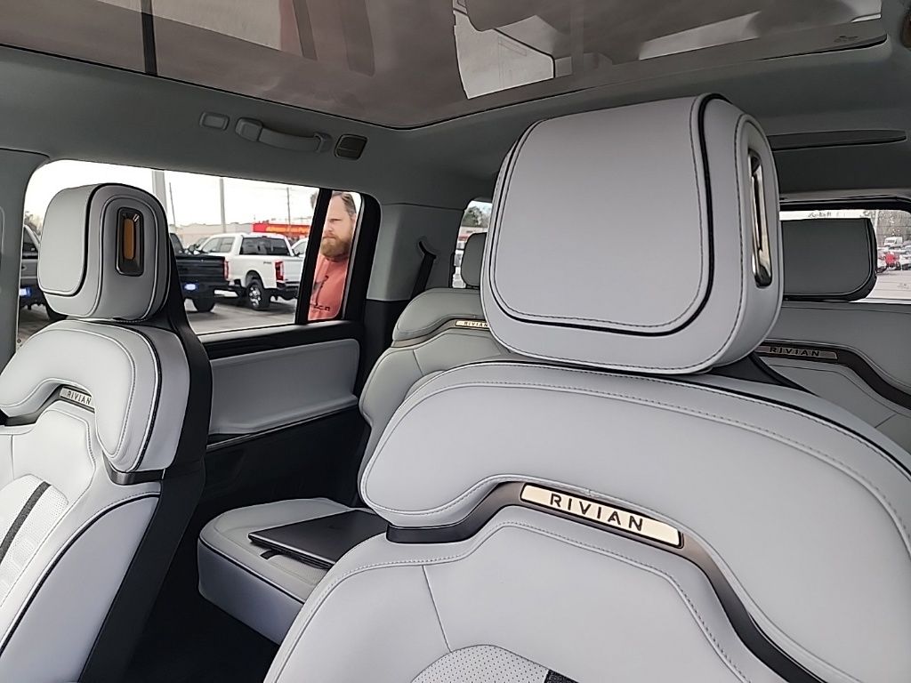 2024 Rivian R1S Adventure Quad Motor Large Pack