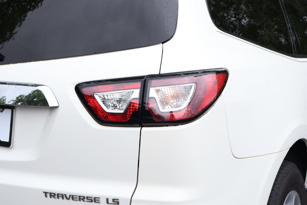 2013 Chevrolet Traverse LS 7