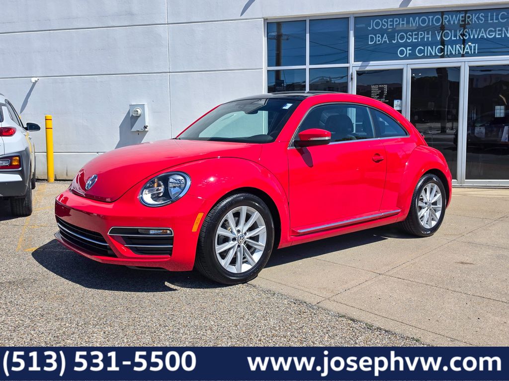 Red 2018 Volkswagen Beetle 2.0T SE Hatchback FWD Hatchback Front-Wheel Drive 6-Speed Automatic