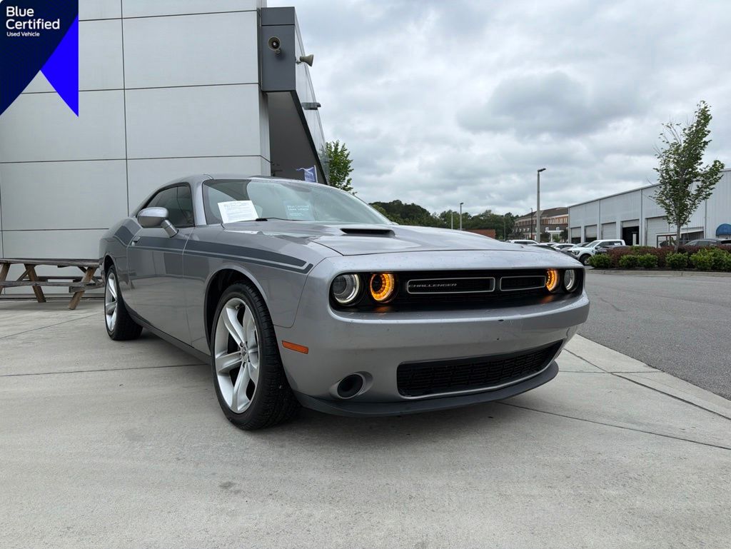 2017 Dodge Challenger SXT's photo