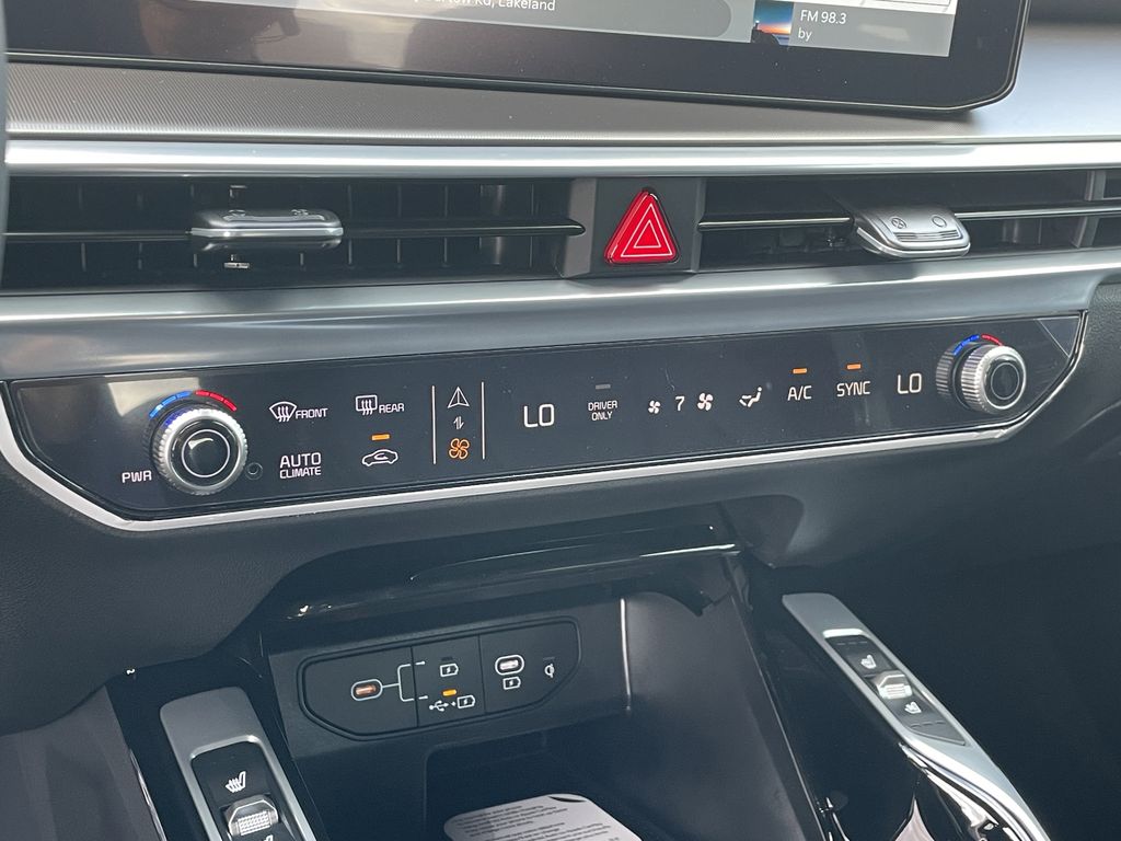 new 2026 Kia Sorento Hybrid car, priced at $42,919