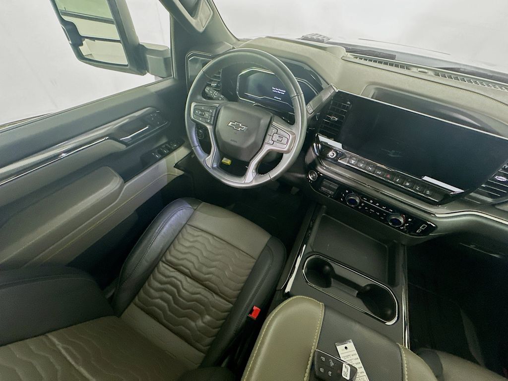 Used 2024 White Chevrolet ZR2 image 9