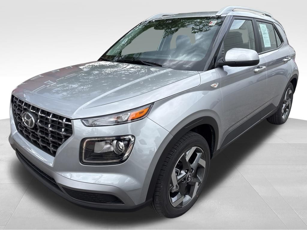 2026 Hyundai Venue SEL w/ 2-Tone Roof IVT's photo