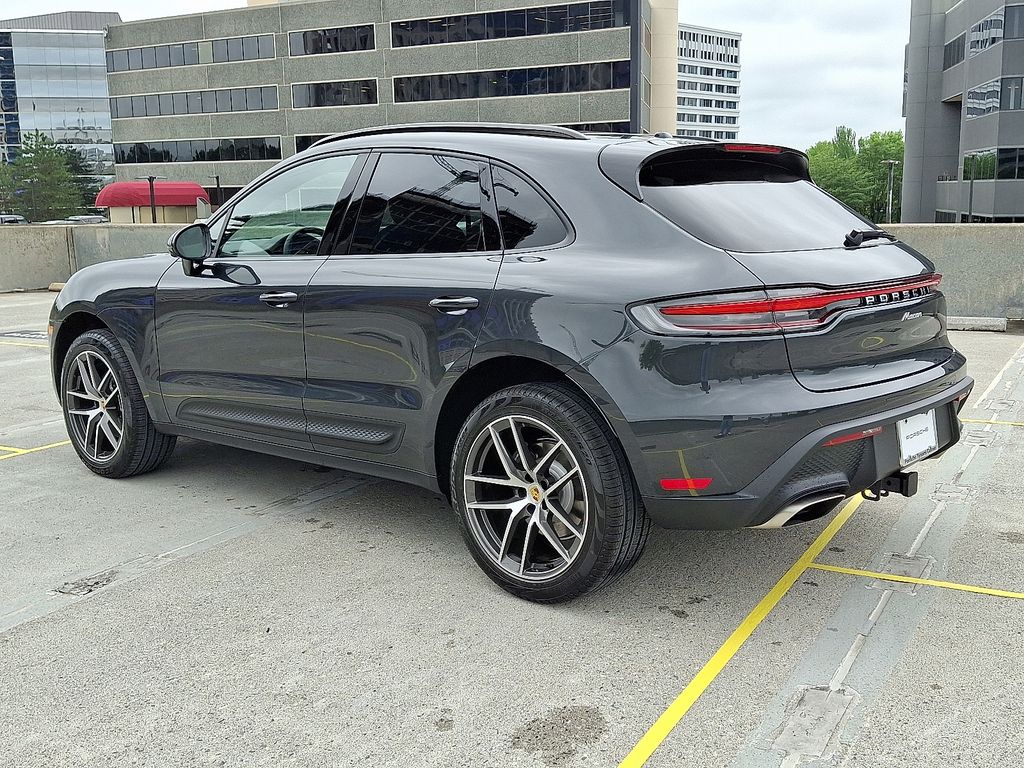 Thumbnail: 2025 Porsche Macan - 3