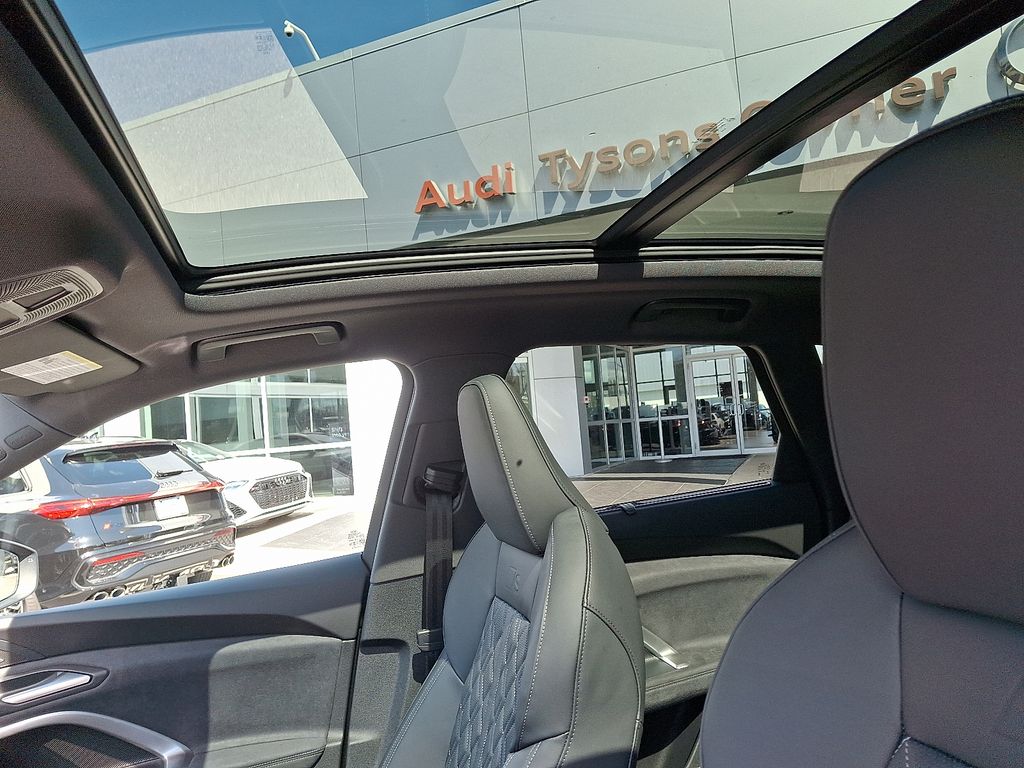 Thumbnail: 2026 Audi SQ5 - 11