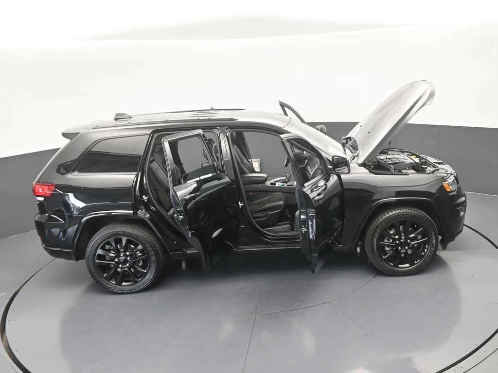 Used 2021 Diamond Black Crystal Pearlcoat Jeep Laredo X image 64