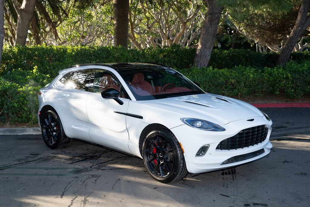 2022 Aston Martin DBX 4.0 V8 AWD's photo