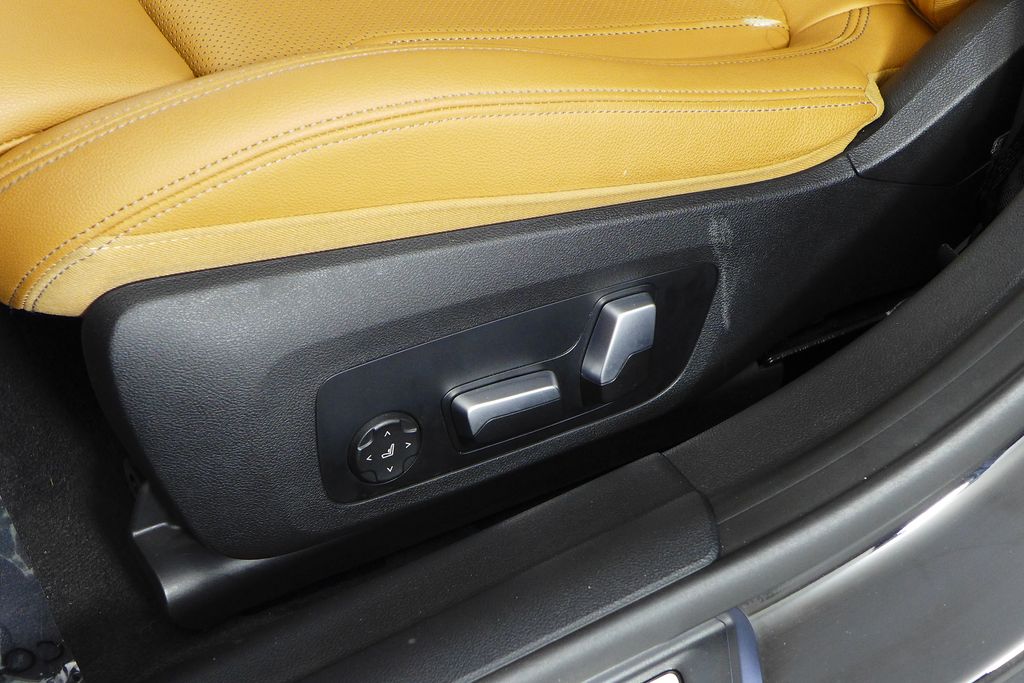 Thumbnail: 2023 BMW i4 - 23