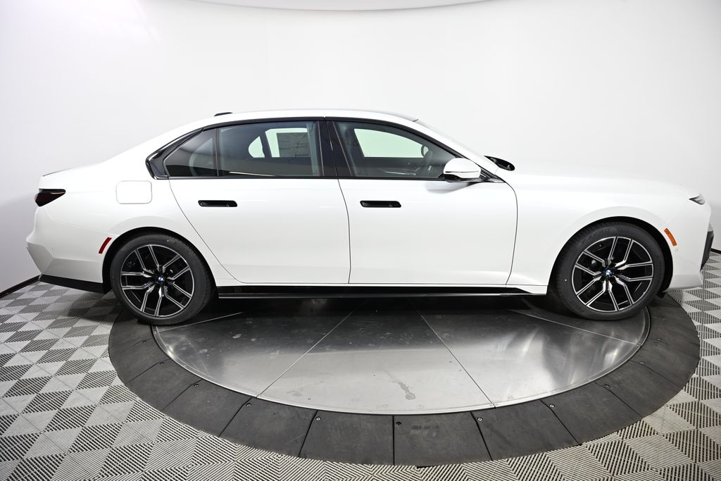 Thumbnail: 2026 BMW 7 Series - 6