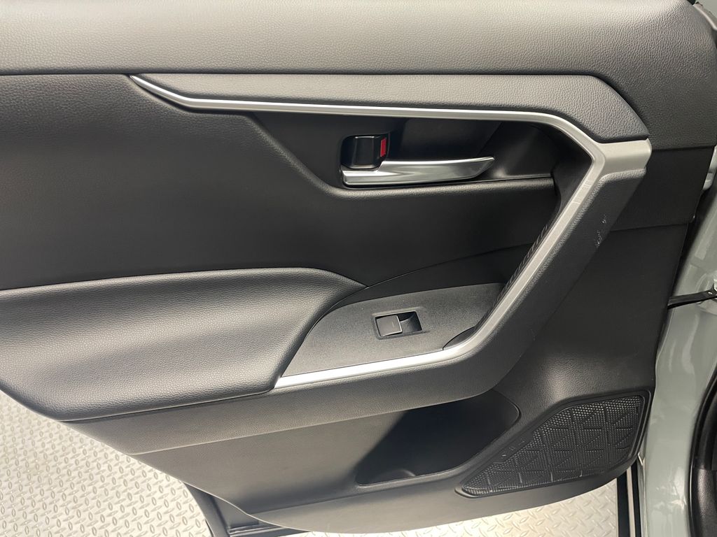 2022 Toyota RAV4 XLE 15