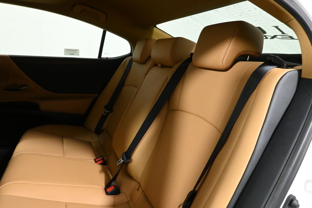 Thumbnail: 2025 Lexus ES - 4