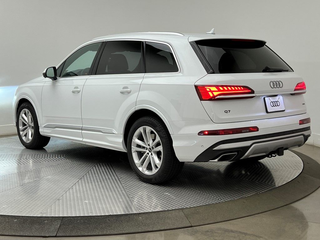 Thumbnail: 2026 Audi Q7 - 4