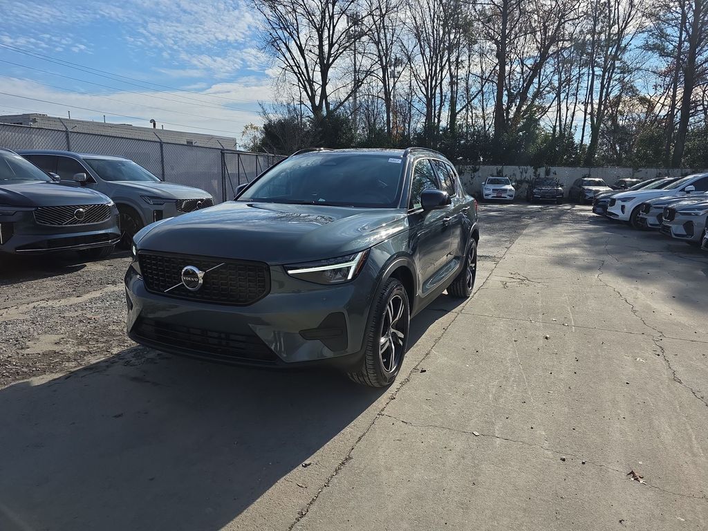 2026 Volvo XC40 B4 Core FWD