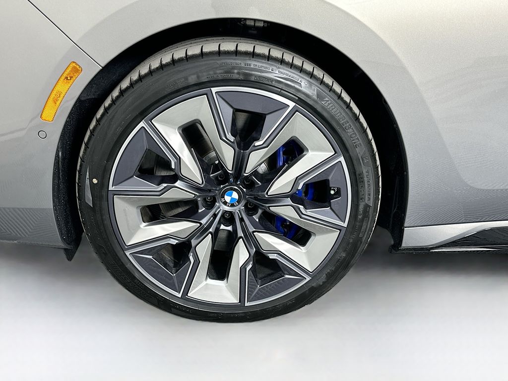 2024 BMW i7 xDrive60 23