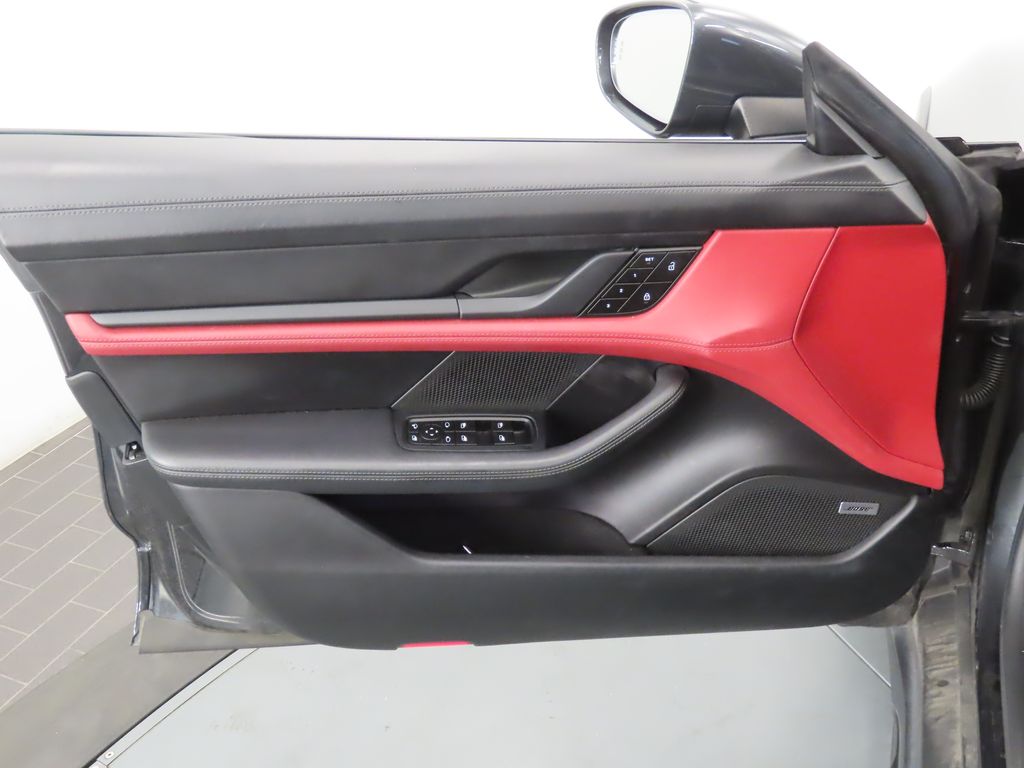 Thumbnail: 2022 Porsche Taycan - 32