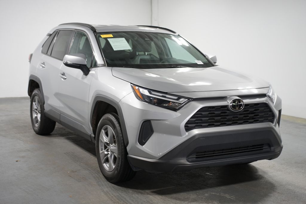 2022 Toyota RAV4 XLE 3