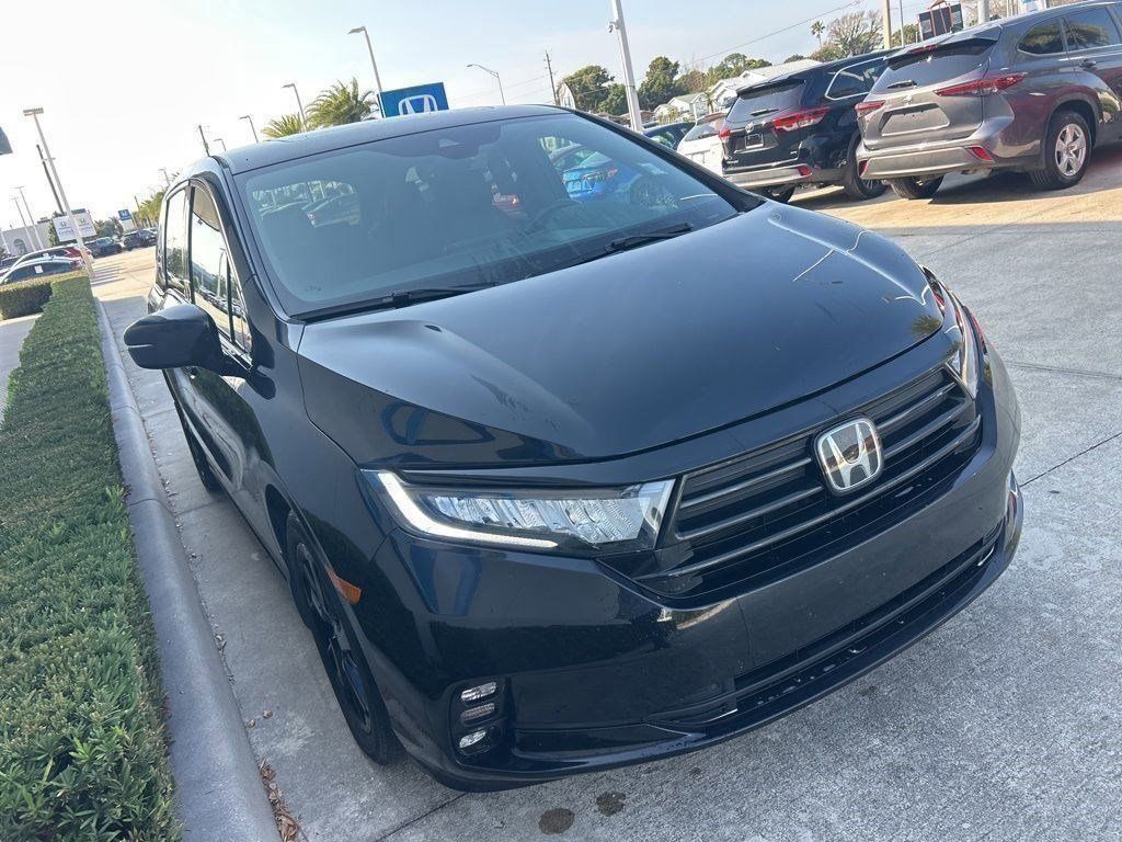 View vehicle photo 3