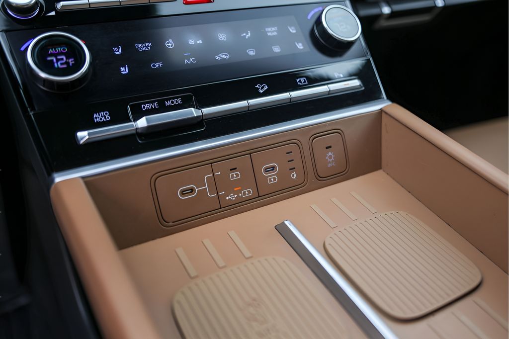 Used Car 2024 Hyundai Santa Fe Hybrid  Limited For Sale Under $40,000 In Austin, Texas