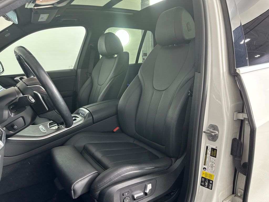 Thumbnail: 2021 BMW X5 - 14