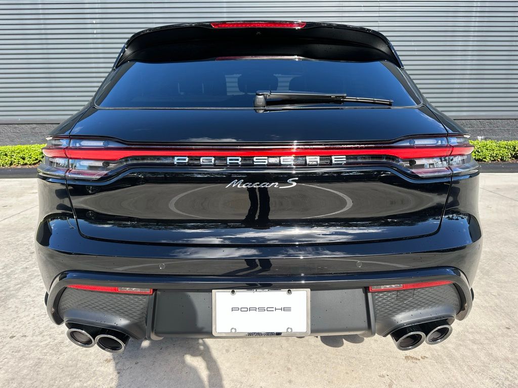 Thumbnail: 2026 Porsche Macan - 12