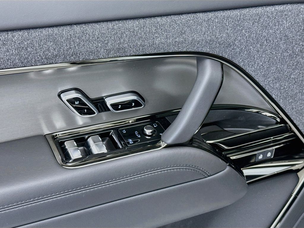 New 2026 White Land Rover Dynamic SE image 22
