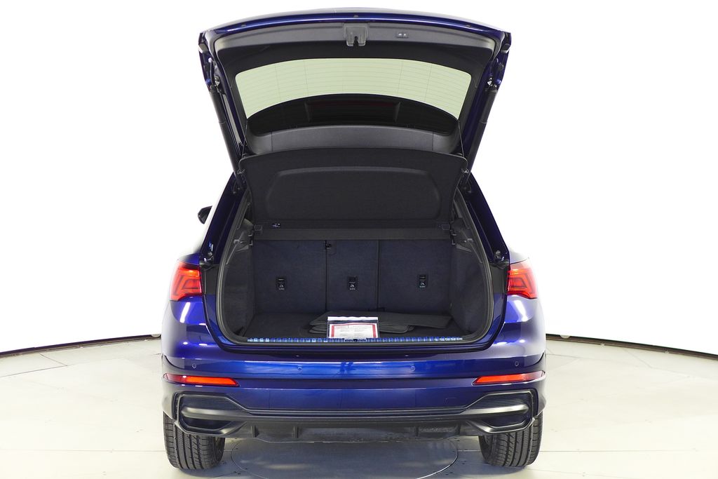 Thumbnail: 2022 Audi Q3 - 10