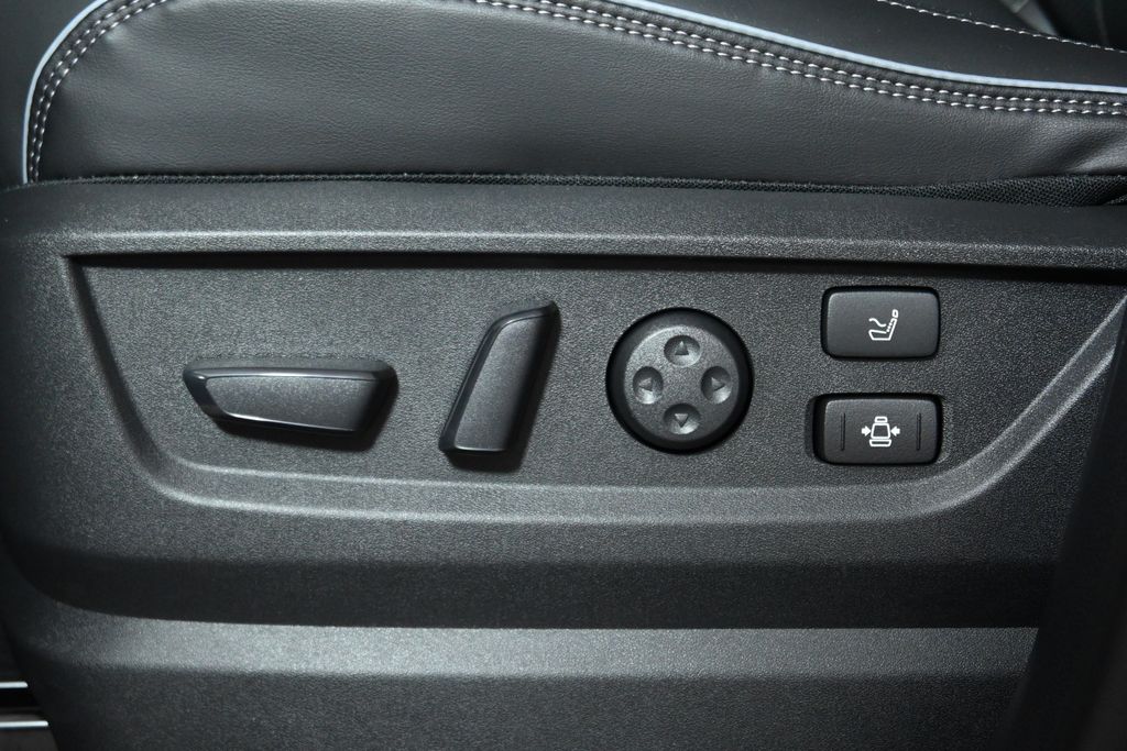 Thumbnail: 2026 INFINITI QX80 - 27