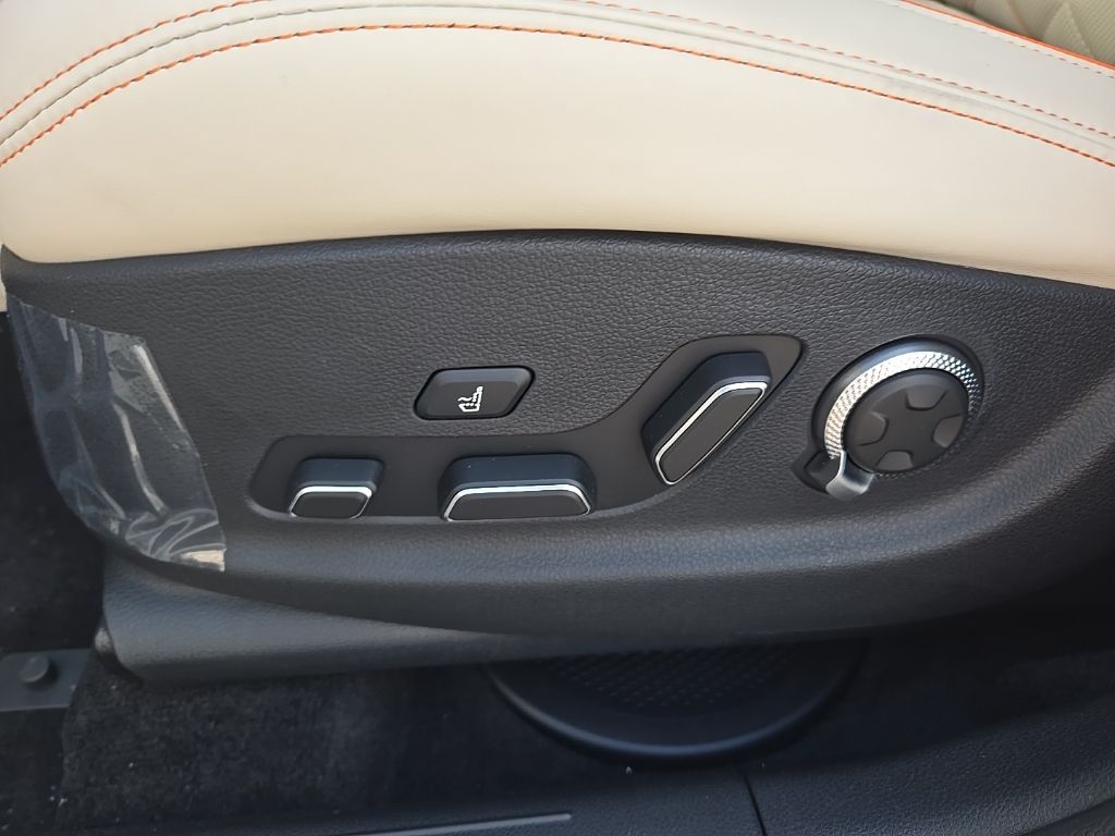 Thumbnail: 2026 Genesis GV70 - 19