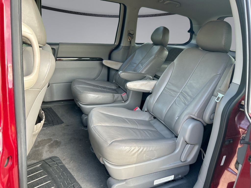 Thumbnail: 2014 Kia Sedona - 27