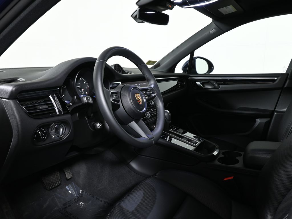 Thumbnail: 2025 Porsche Macan - 4