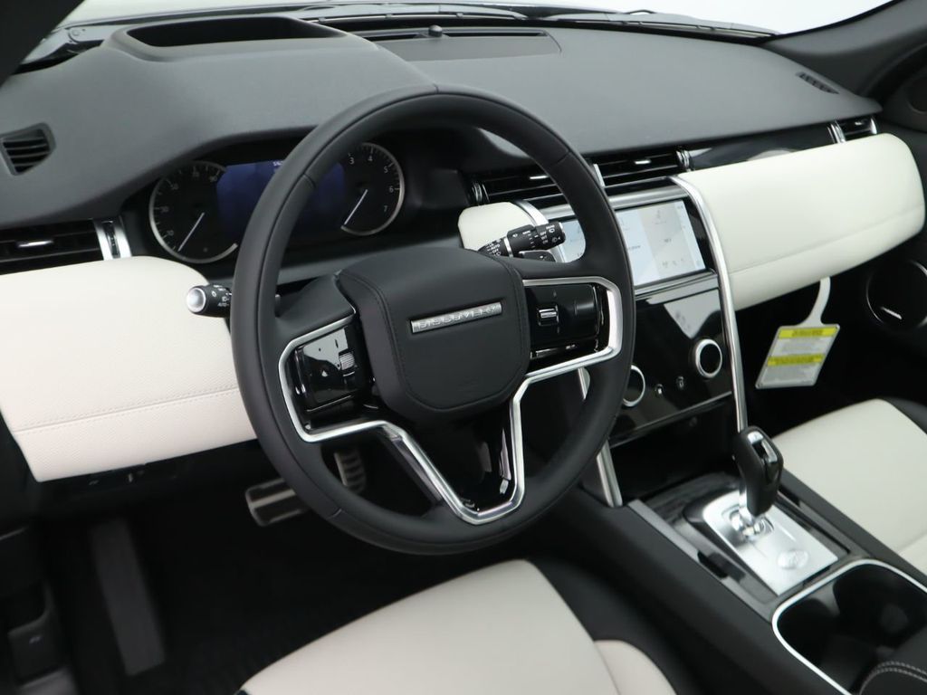 Thumbnail: 2023 Land Rover Discovery Sport - 9