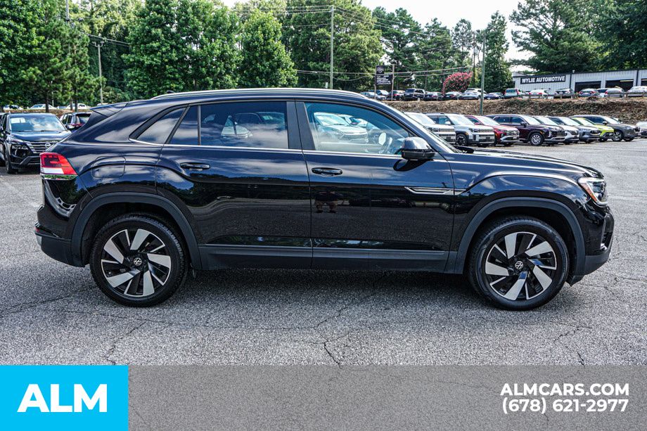 Used 2025 Black Volkswagen 2.0T SE w/Technology image 9