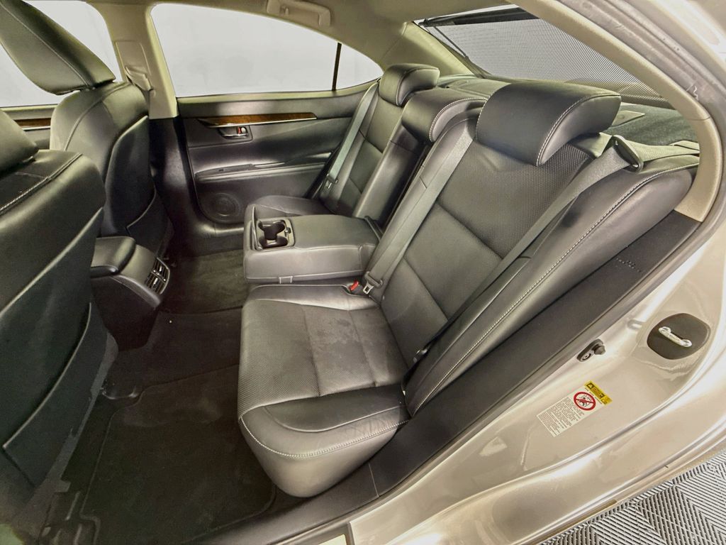 Thumbnail: 2014 Lexus ES - 26