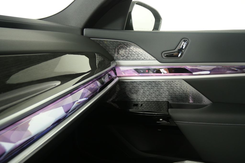 Thumbnail: 2026 BMW 7 Series - 25