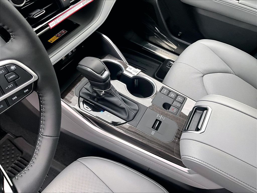 2026 Toyota Highlander Hybrid — photo 13