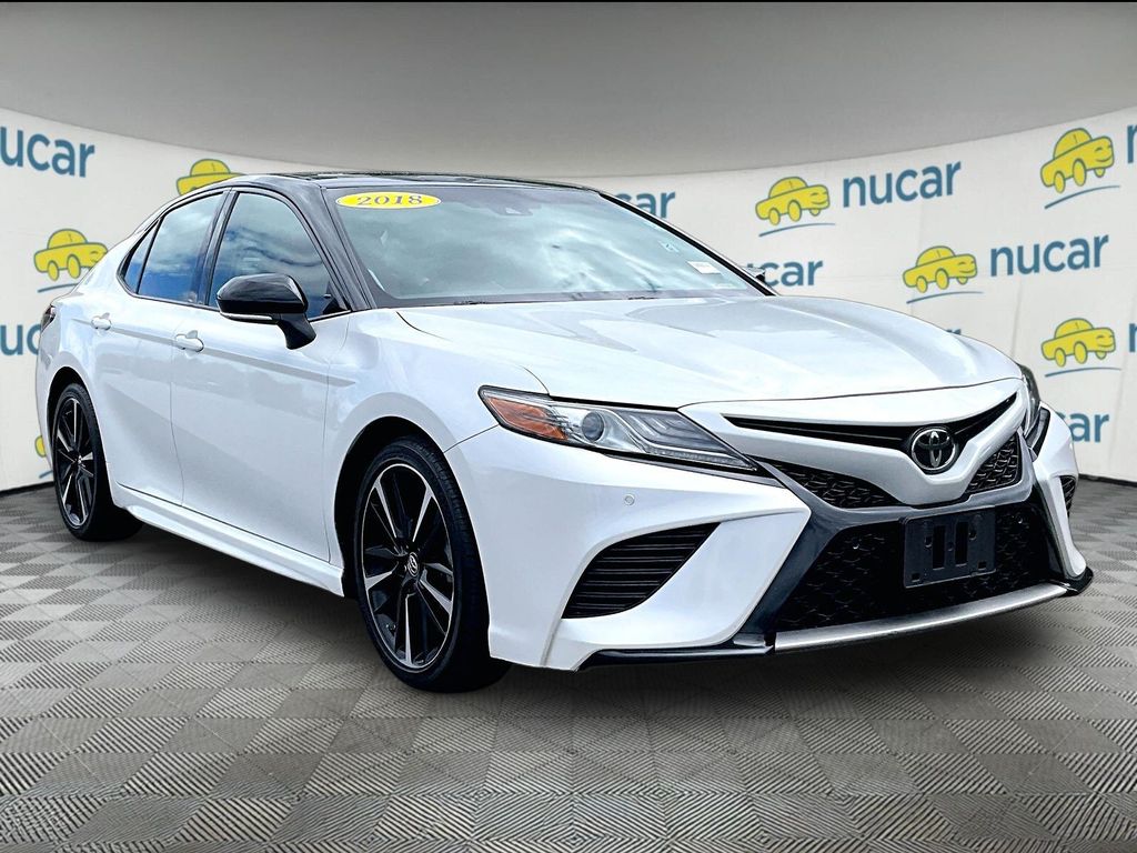 2018 Toyota Camry — photo 1