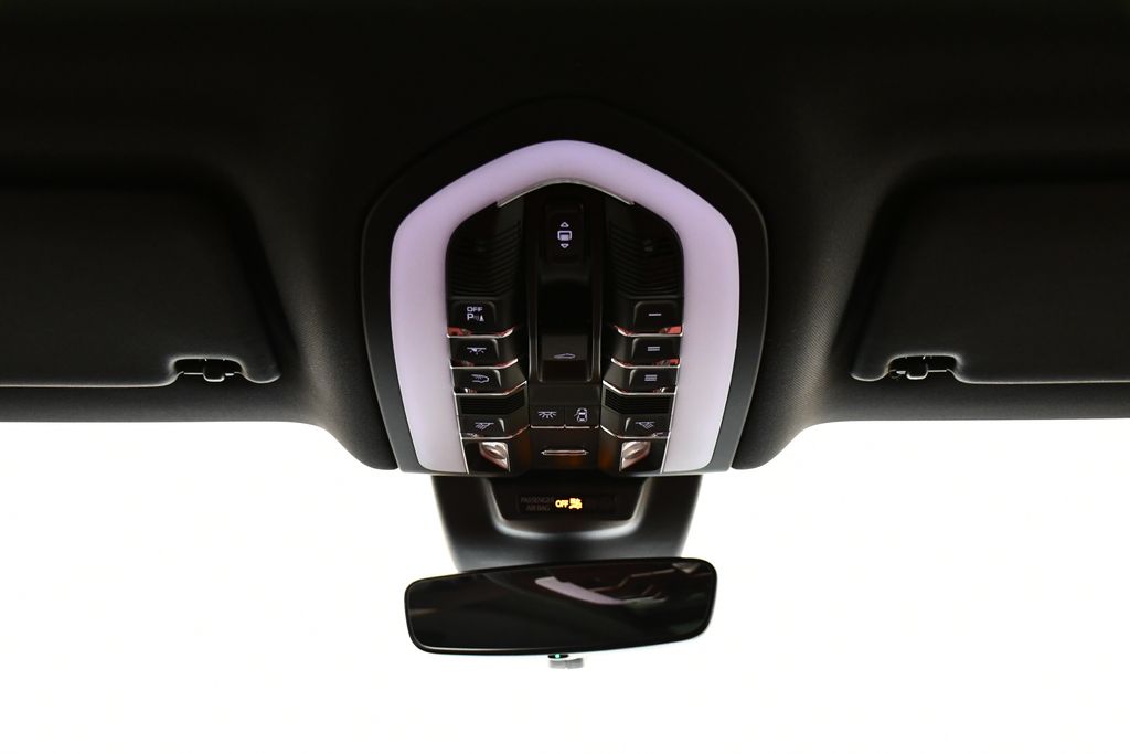 Thumbnail: 2025 Porsche Macan - 25