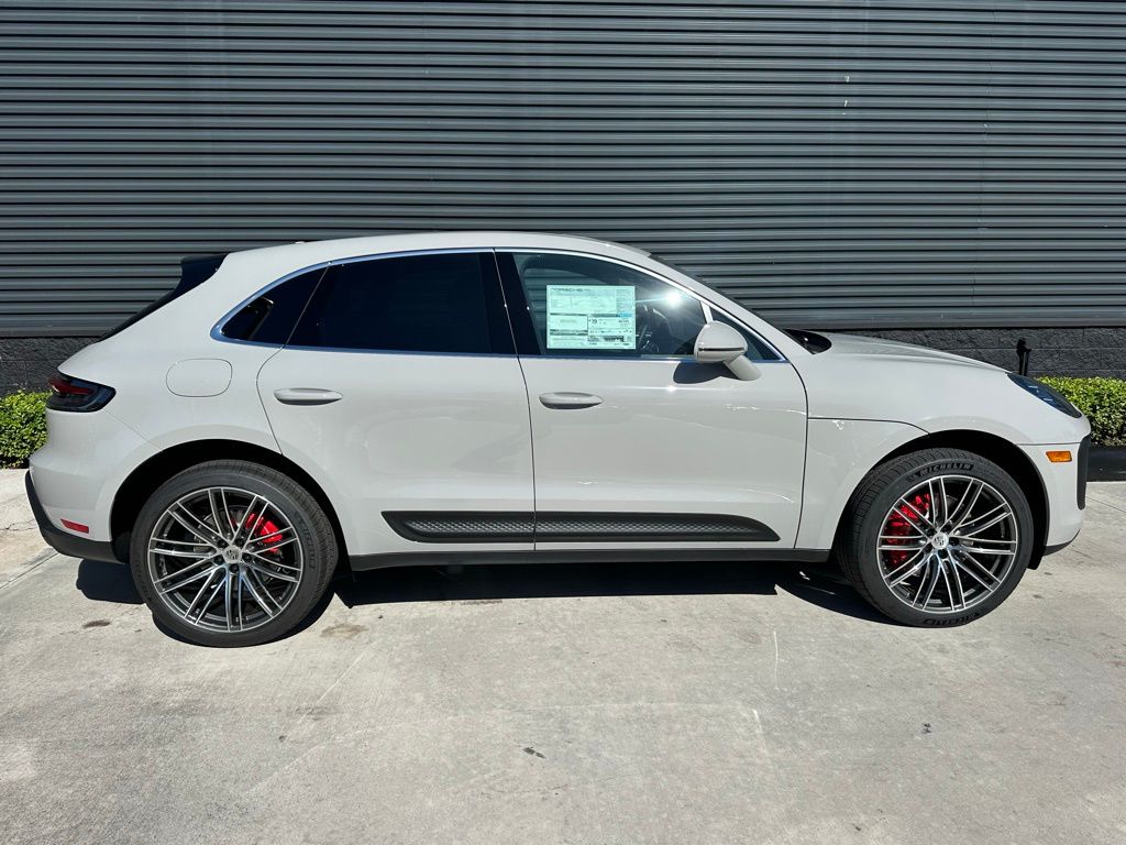 Thumbnail: 2026 Porsche Macan - 10