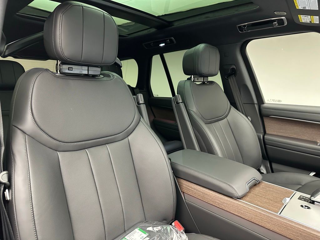 Thumbnail: 2025 Land Rover Range Rover - 6