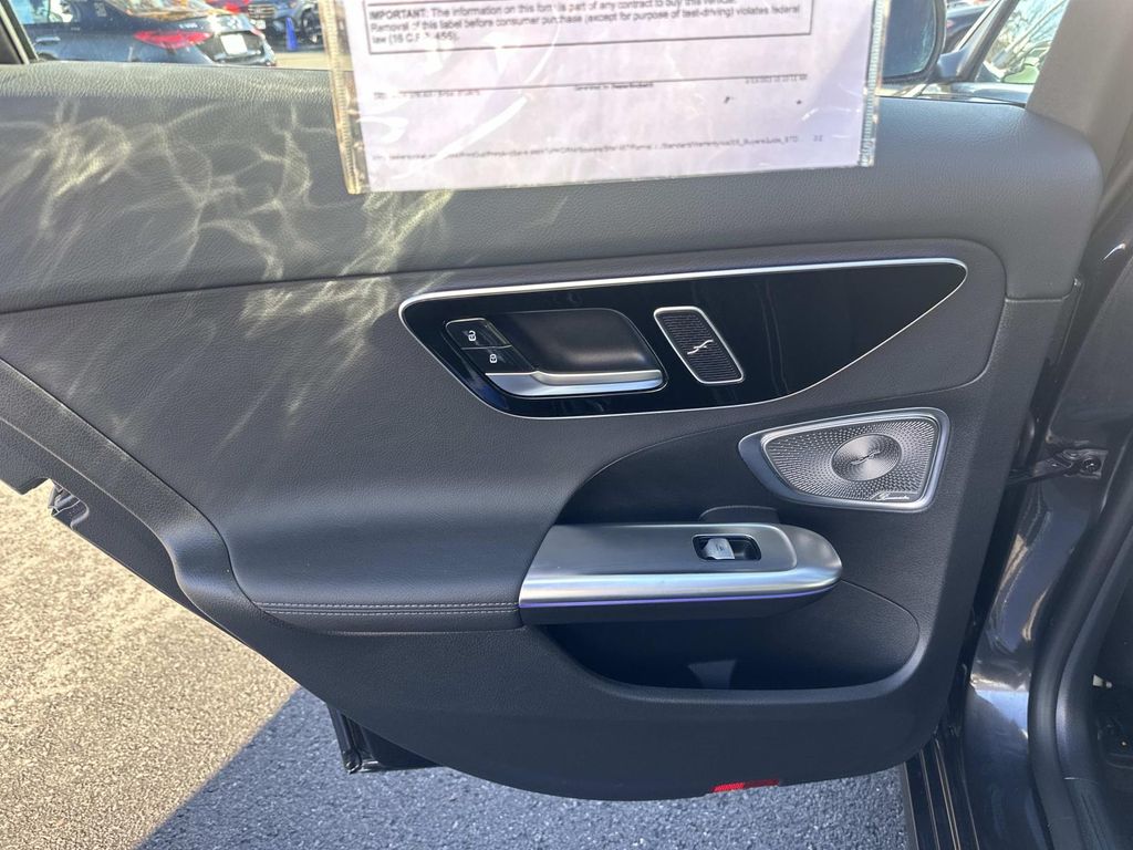 Thumbnail: 2025 Mercedes-Benz C-Class - 31