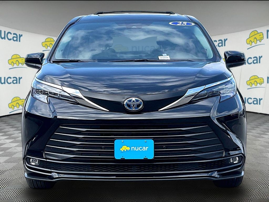 2025 Toyota Sienna — photo 2