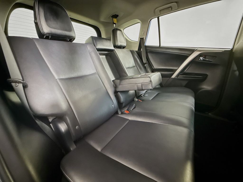 Thumbnail: 2018 Toyota RAV4 - 27