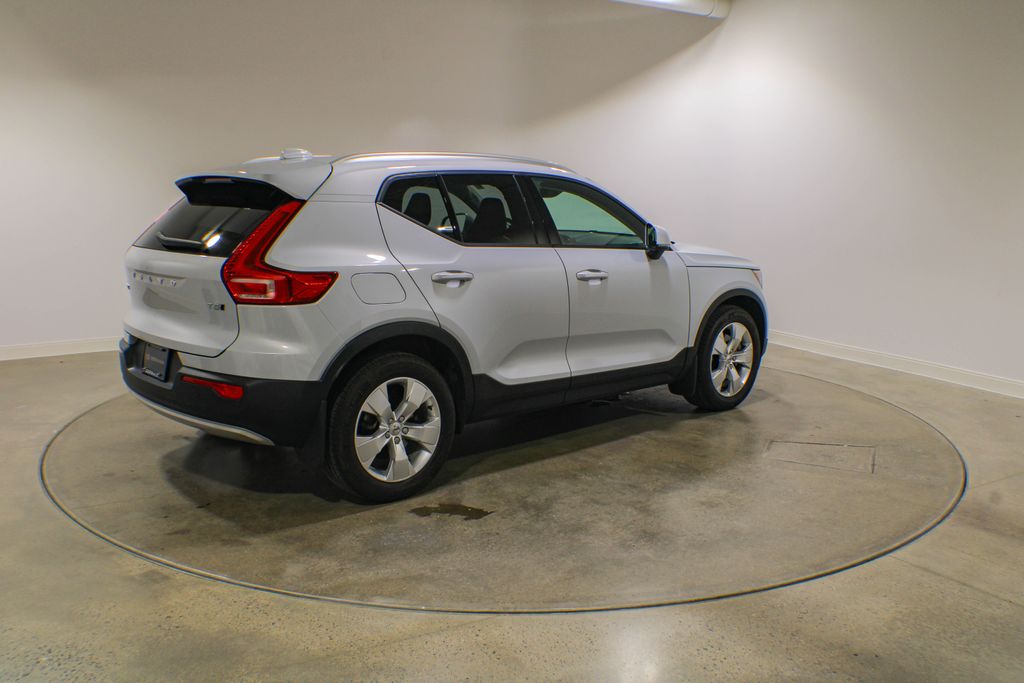 Used 2020 Silver Volvo Momentum image 5