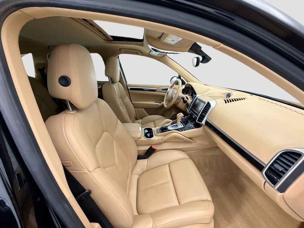 Thumbnail: 2014 Porsche Cayenne - 18