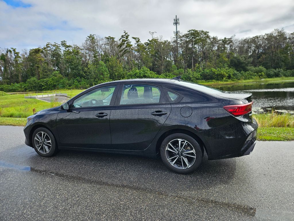 Thumbnail: 2023 Kia Forte - 3