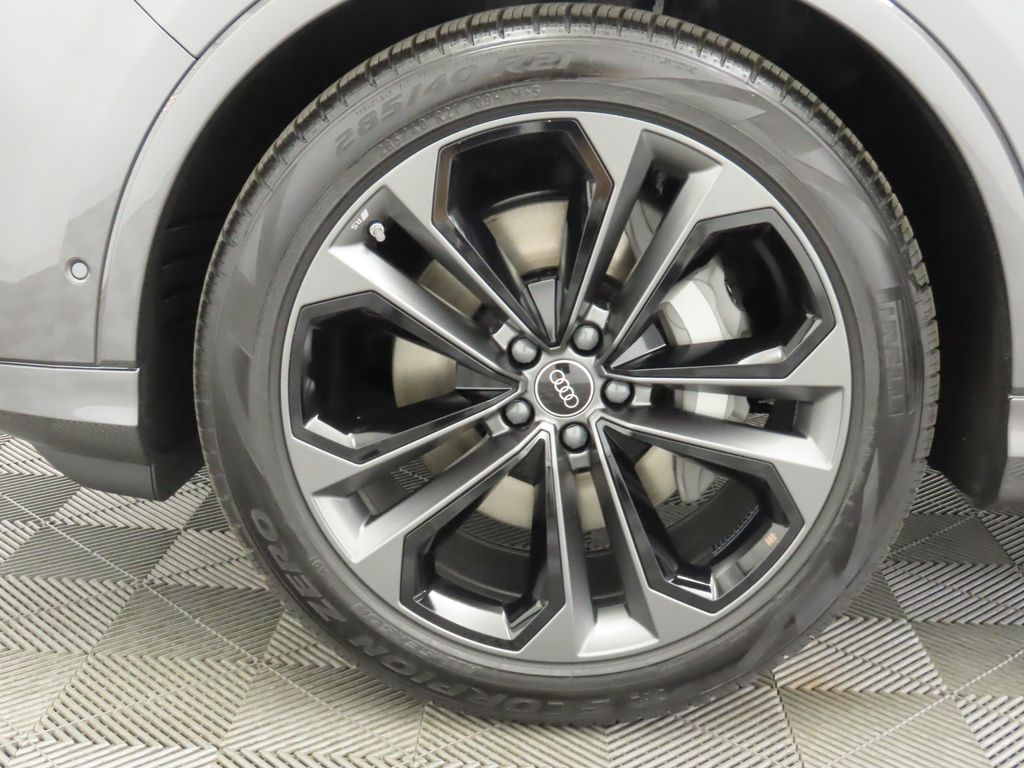 2025 Audi Q7  32